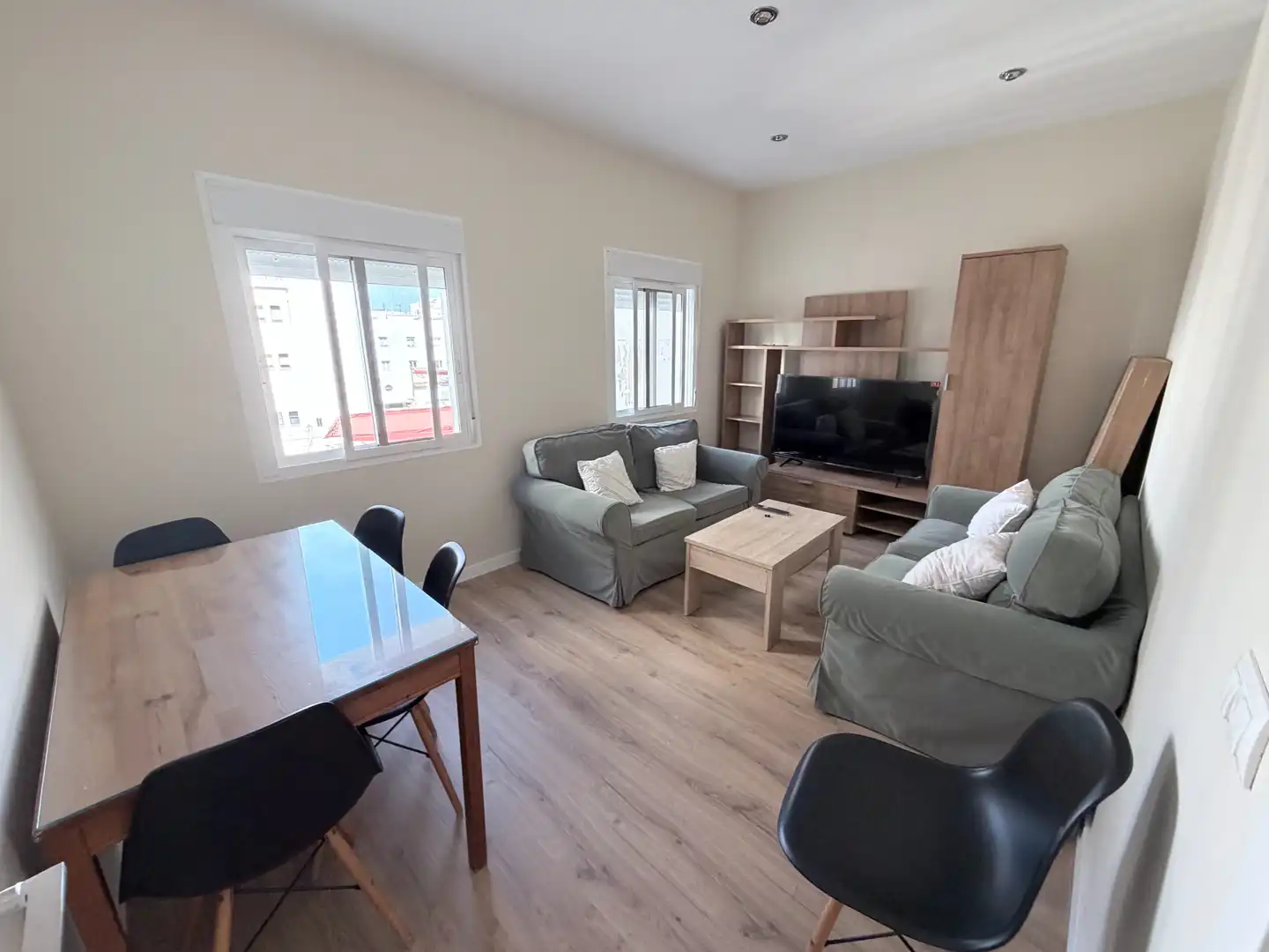 Wohnzimmer von Wohnung zur Miete in  Huelva Capital mit Parkett, Möbliert und Ofen