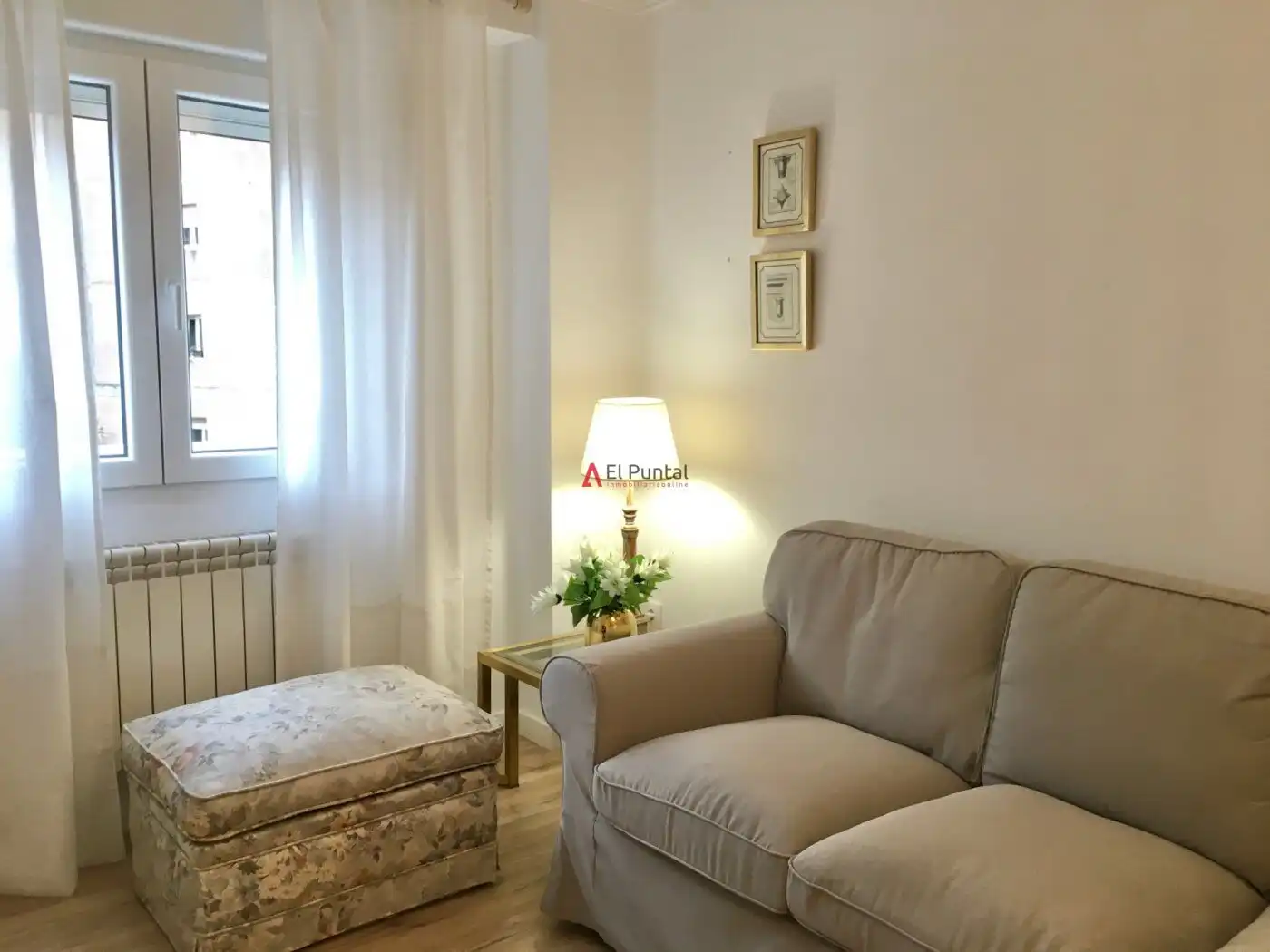 Sala d'estar de Pis de lloguer en Santander amb Calefacció, Parquet i Moblat