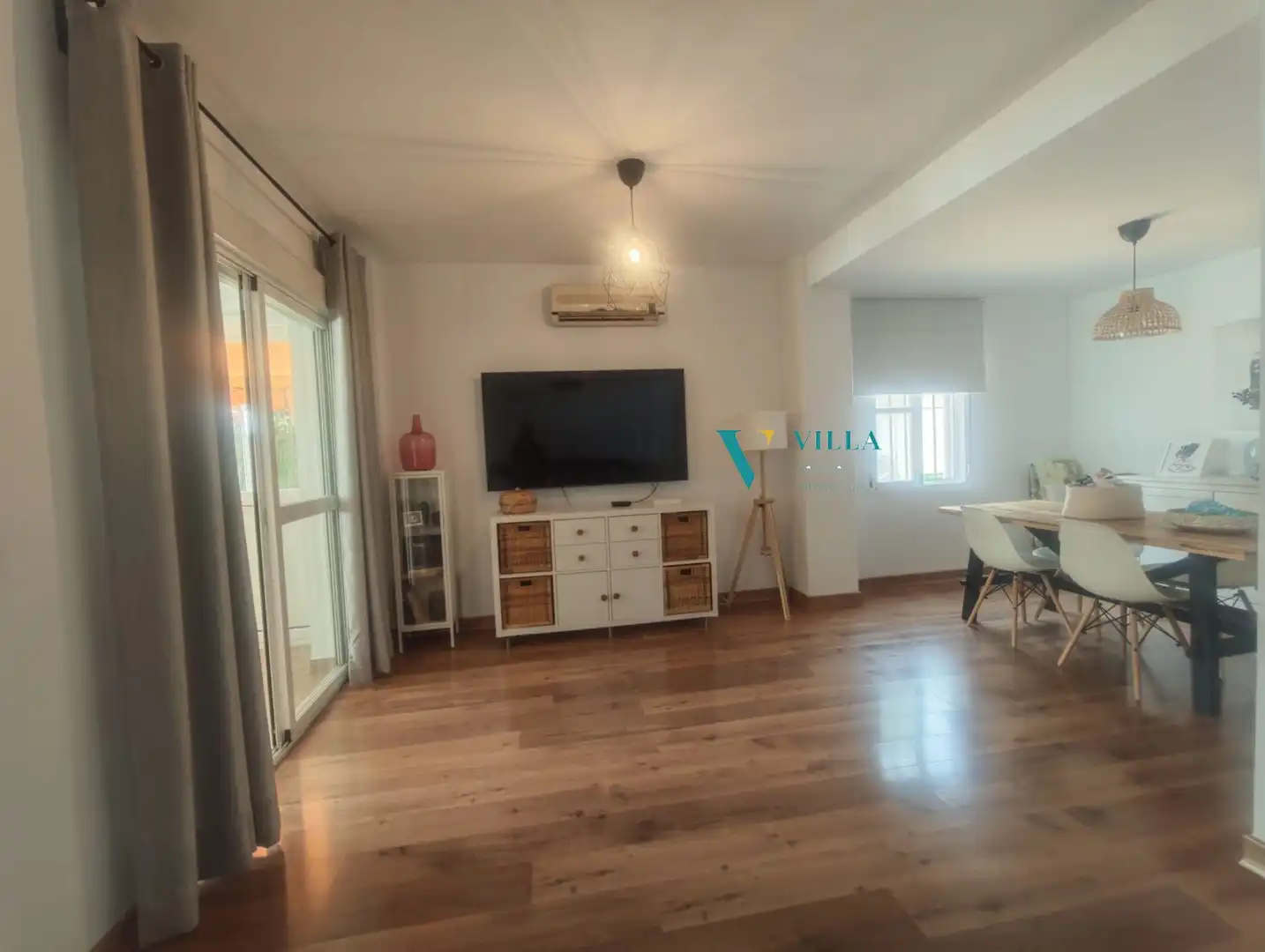 Sala d'estar de Casa o xalet en venda en Alcalá de Guadaira amb Aire condicionat