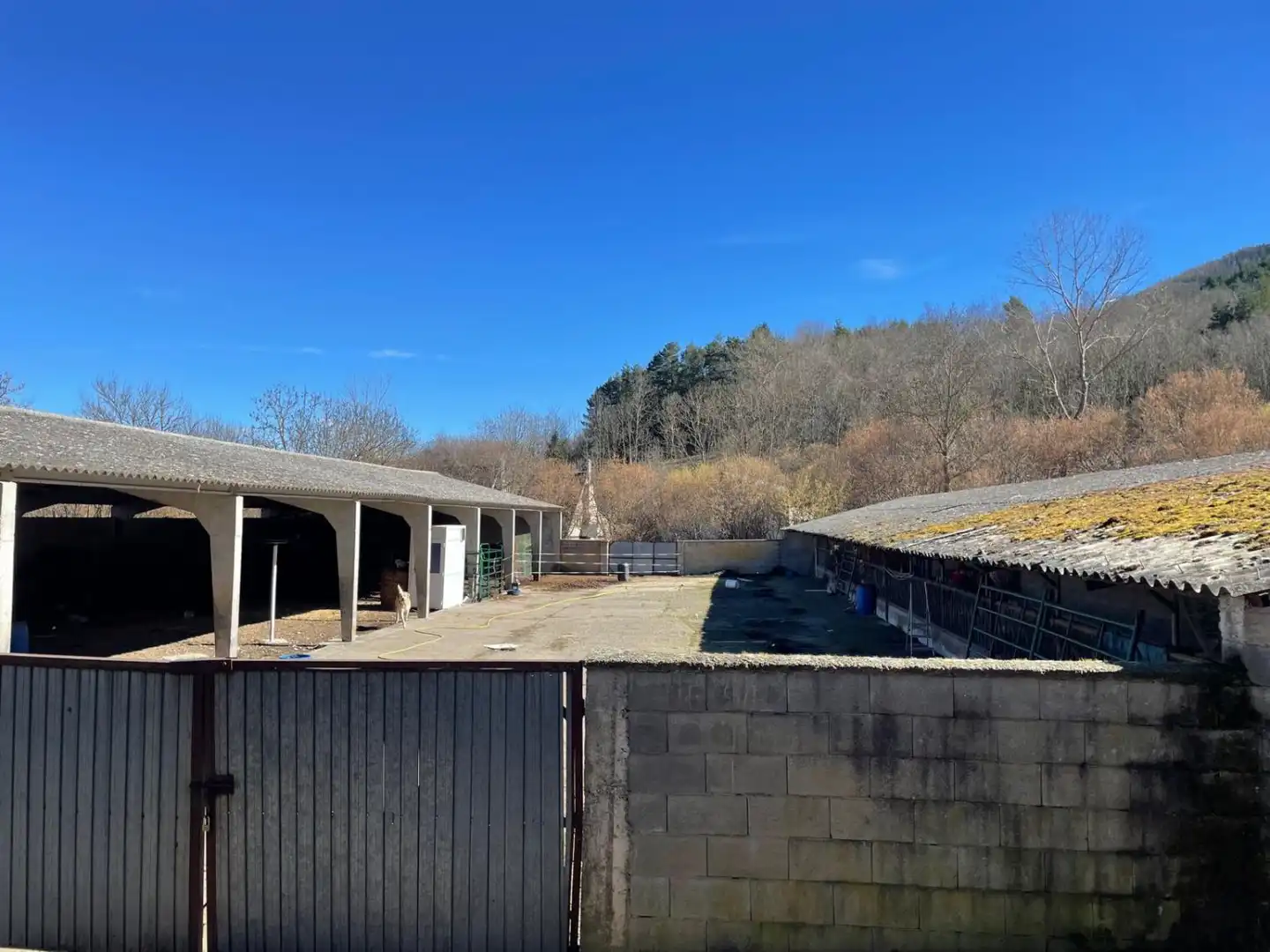 Parking of Country homes for sale in Valgañón, La Rioja