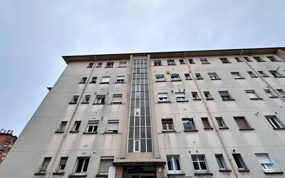 Exterior view of Flat for sale in Vic  with Balcony