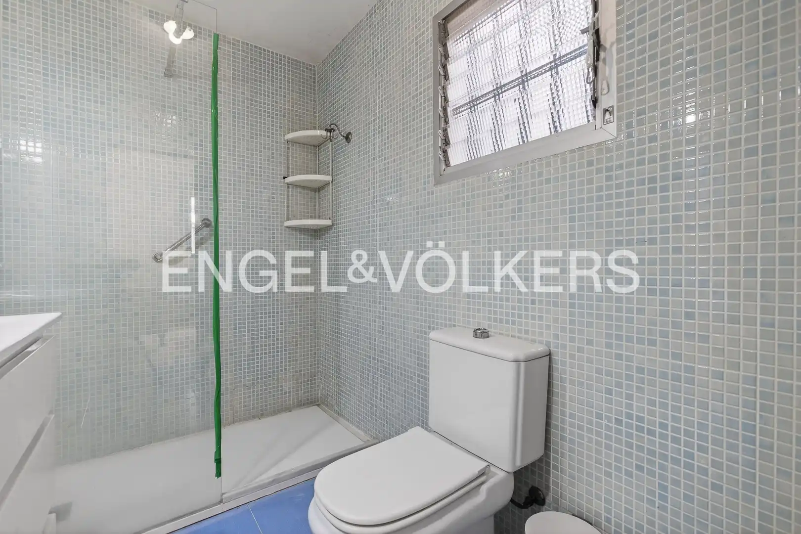 Bathroom of Flat for sale in Sevilla  with Heating