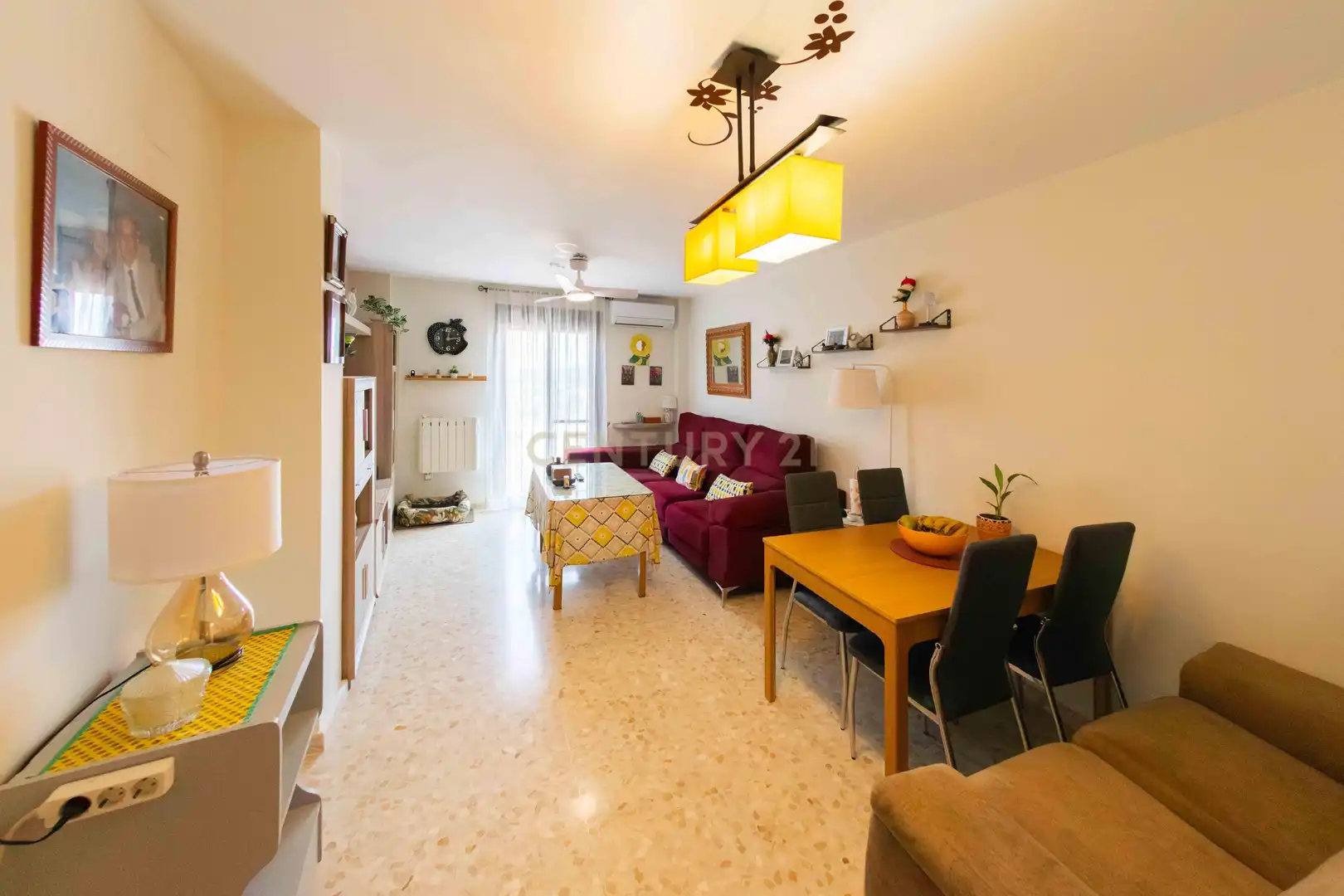 Wohnzimmer von Wohnung zum Verkauf in Alameda mit Klimaanlage, Abstellraum und Mikrowelle