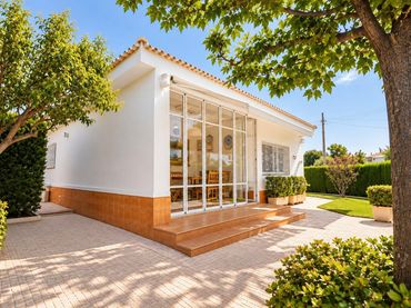 Villa con giardino in vendita a Calle GARBI DEL