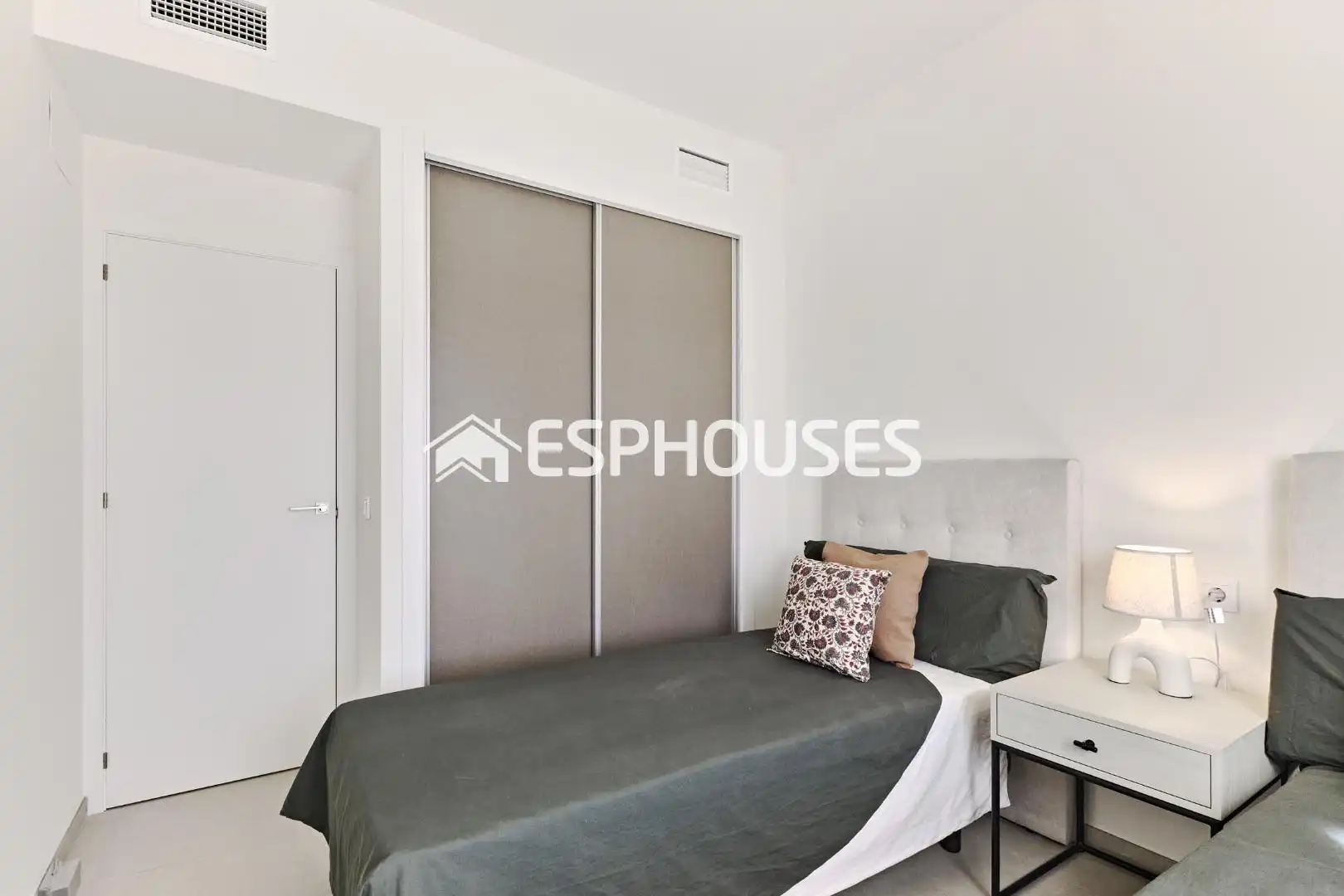 Habitación de Ático en venta en Torrevieja con Aire acondicionado, Terraza y Amueblado