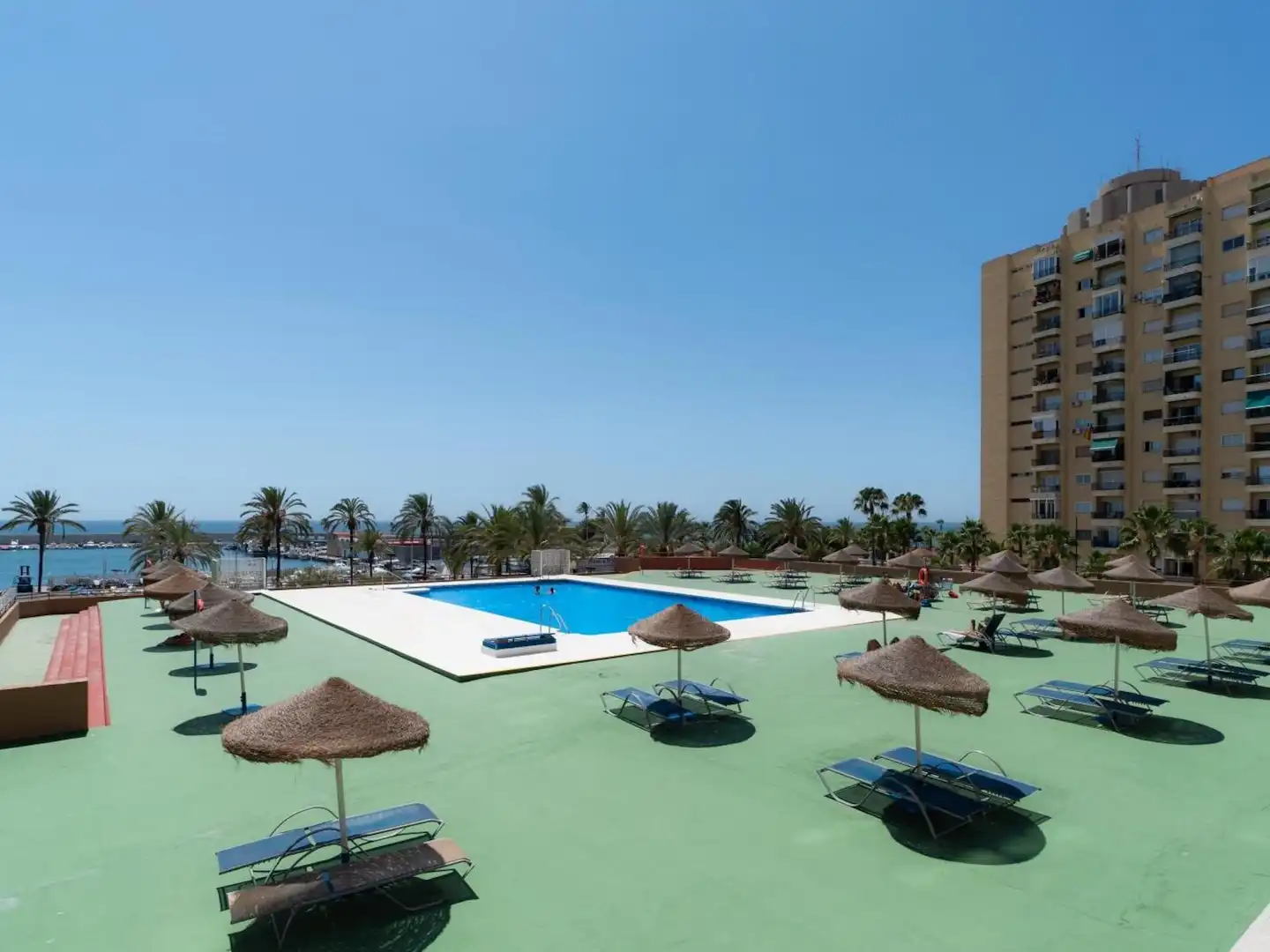 Piscina de Apartamento en venta en Fuengirola con Aire acondicionado, Piscina y Amueblado