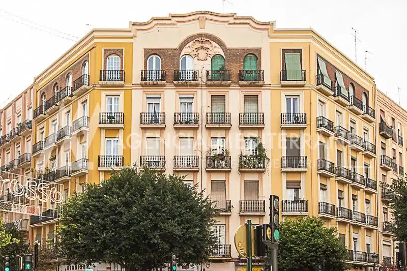 Vista exterior de Piso de alquiler en Valencia con Aire acondicionado, Calefacción y Trastero