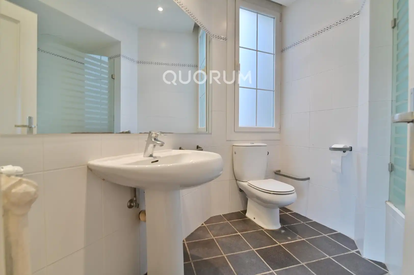 Bathroom of Flat for sale in Bilbao   with Heating