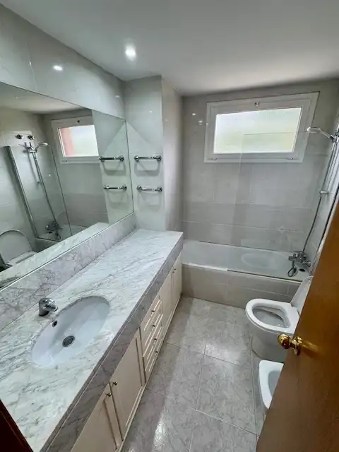 Badezimmer von Dachboden zur Miete in Sant Cugat del Vallès mit Klimaanlage, Heizung und Terrasse