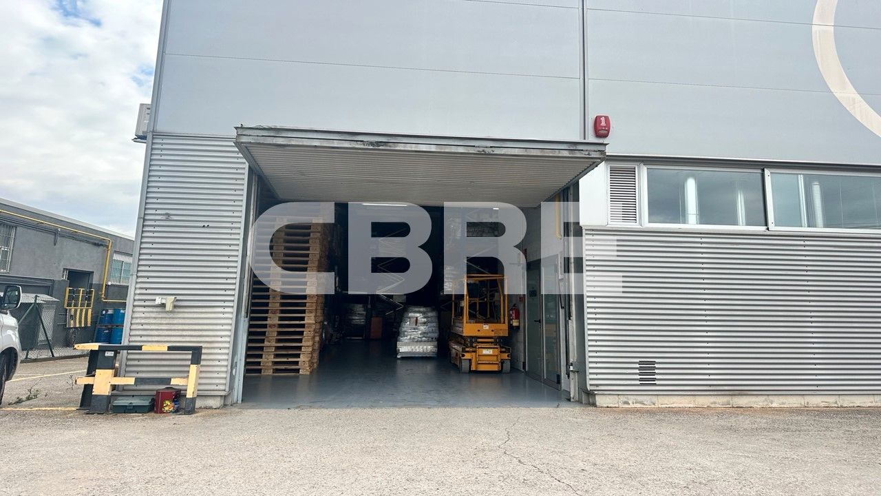 Außenansicht von Fabrikhallen zum verkauf in Barberà del Vallès mit Alarm