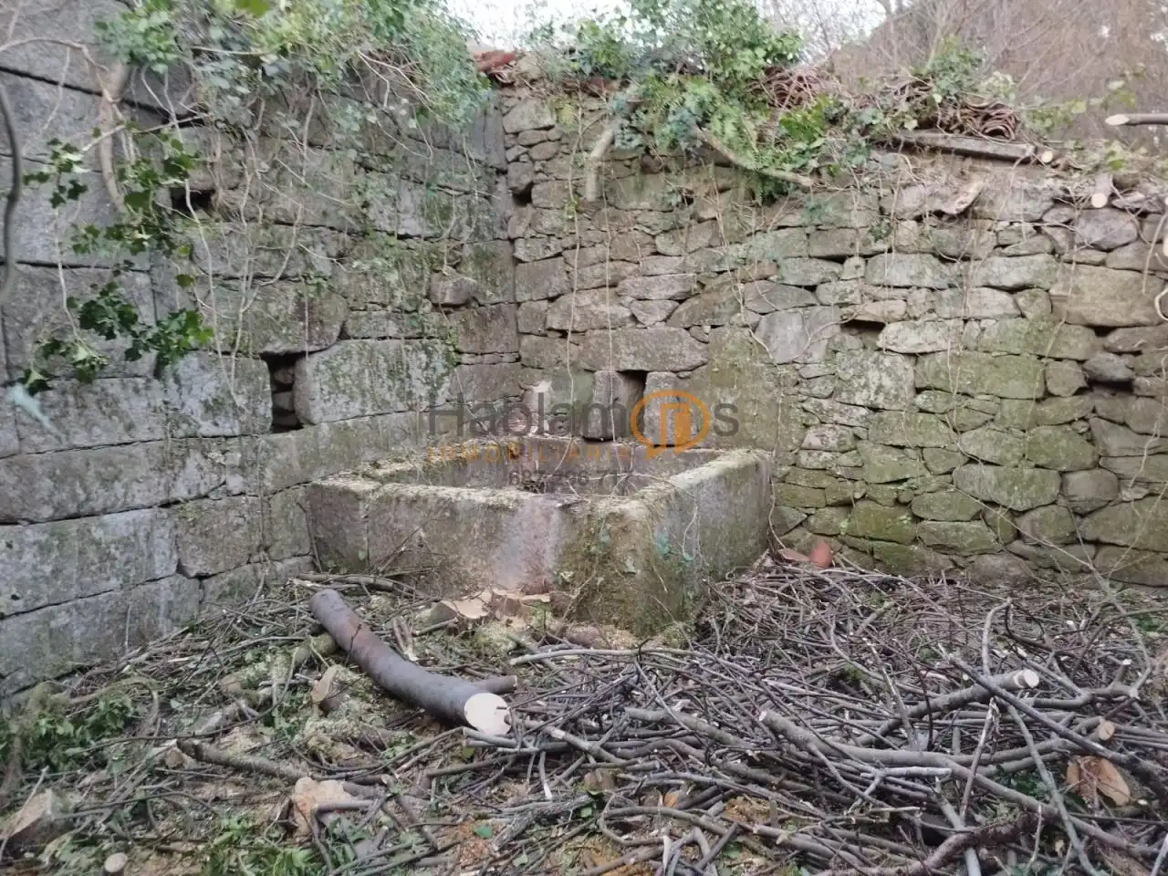 Finca rústica en venda en Pontevedra Capital  amb Jardí privat