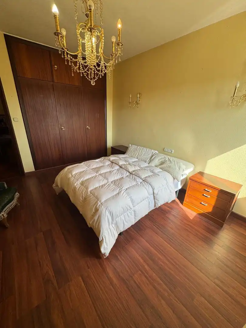 Dormitori de Apartament en venda en Medina de Rioseco amb Calefacció, Traster i Moblat