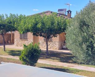 Vista exterior de Finca rústica en venda en Alfajarín amb Jardí privat, Terrassa i Piscina