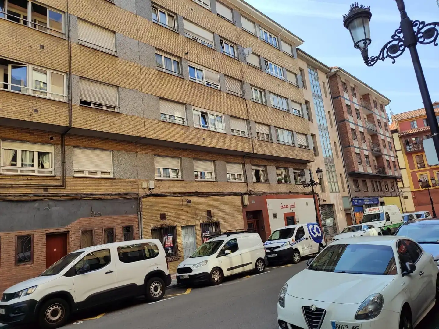 Vista exterior de Pis en venda en Oviedo  amb Calefacció i Traster