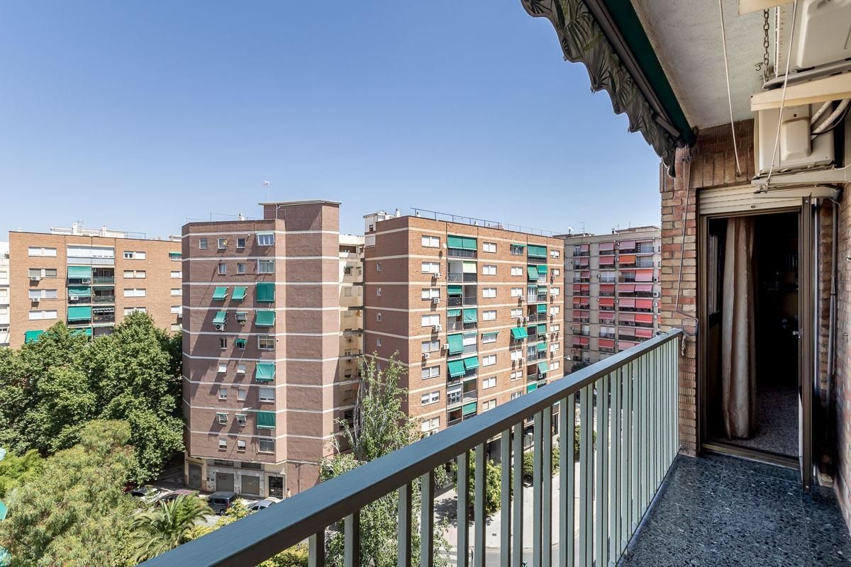 Bedroom of Flat for sale in  Granada Capital  with Air Conditioner and Terrace