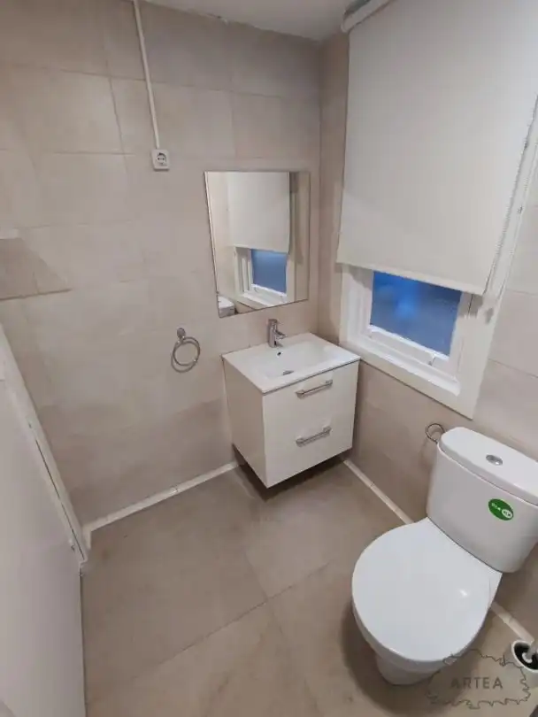Baño de Piso de alquiler en Bilbao  con Calefacción, Horno y Lavadora