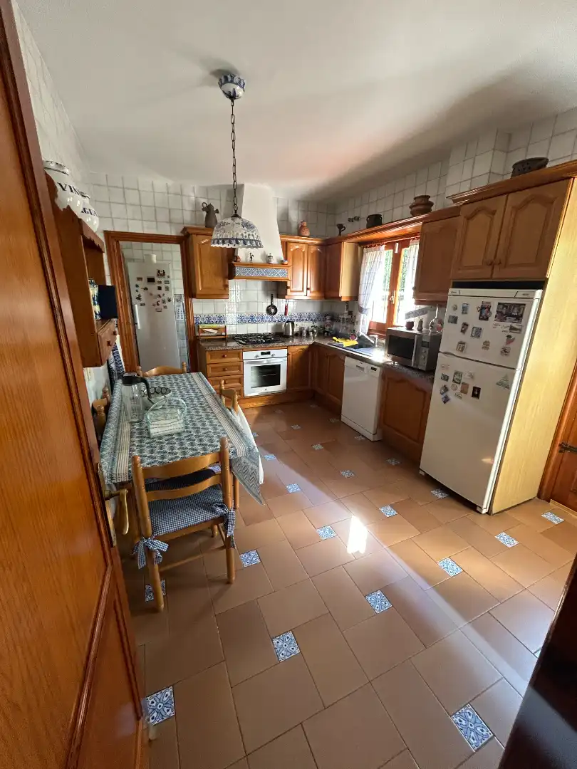 Cuina de Casa adosada en venda en Vélez-Málaga amb Aire condicionat, Calefacció i Jardí privat