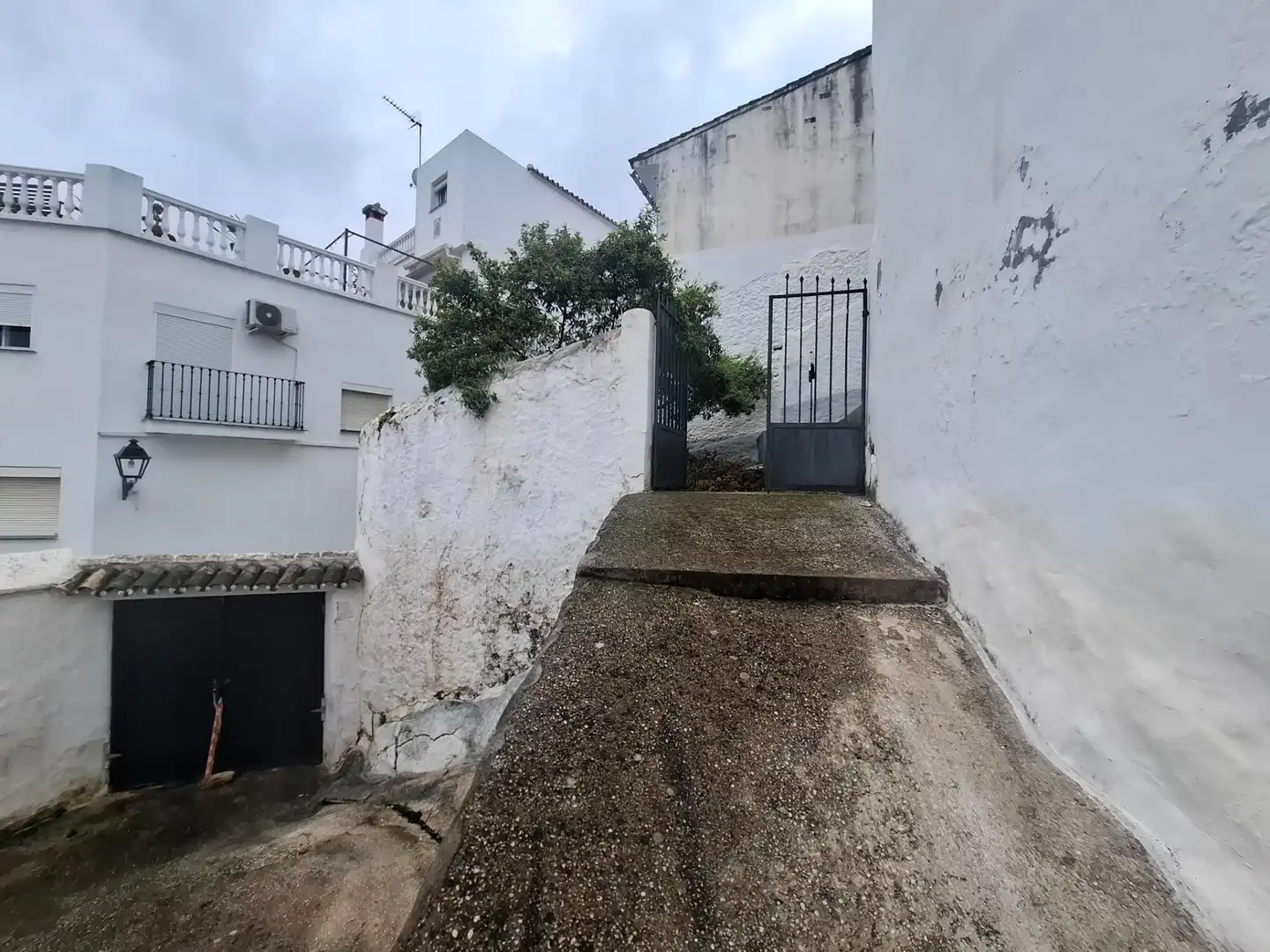 Vista exterior de Casa o xalet en venda en Tolox amb Terrassa