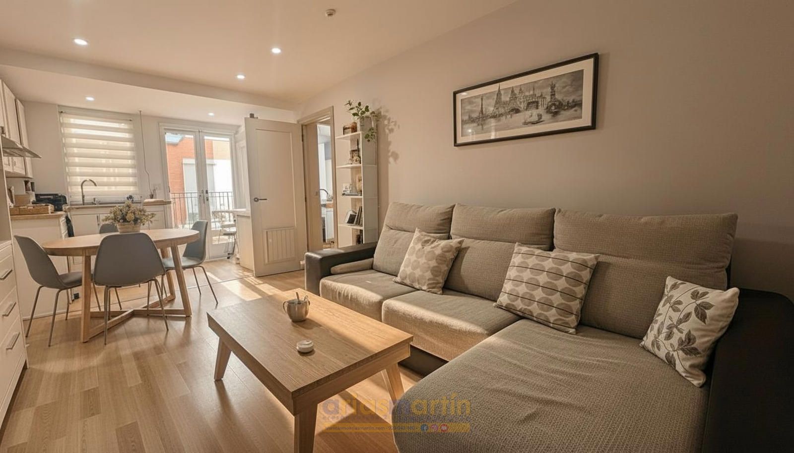 Living room of Flat to rent in Salamanca Capital  with Heating, Private garden and Parquet flooring