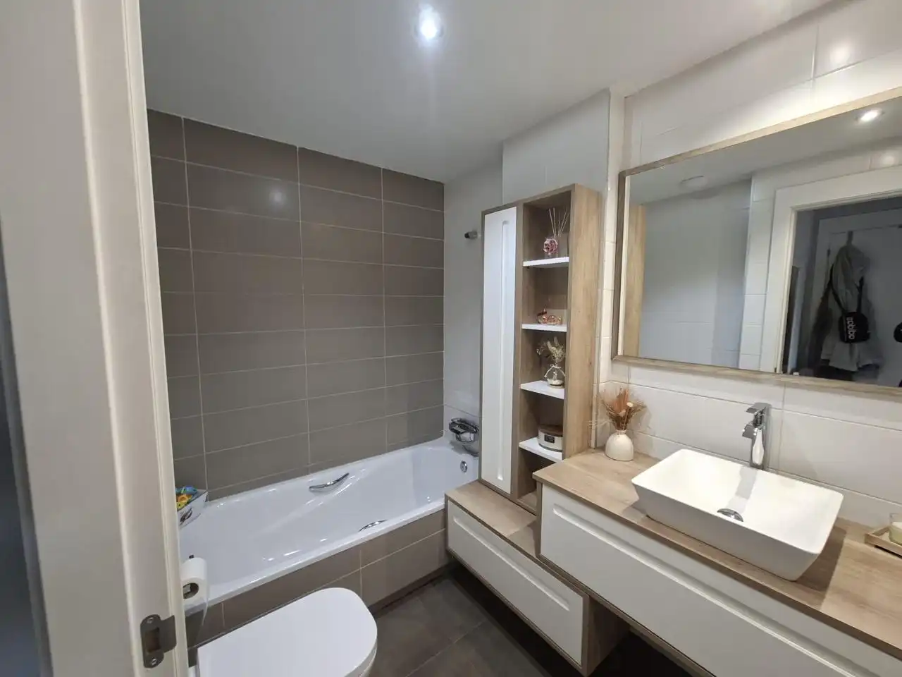 Bathroom of Flat for sale in Madrid  with Air Conditioner, Heating and Terrace