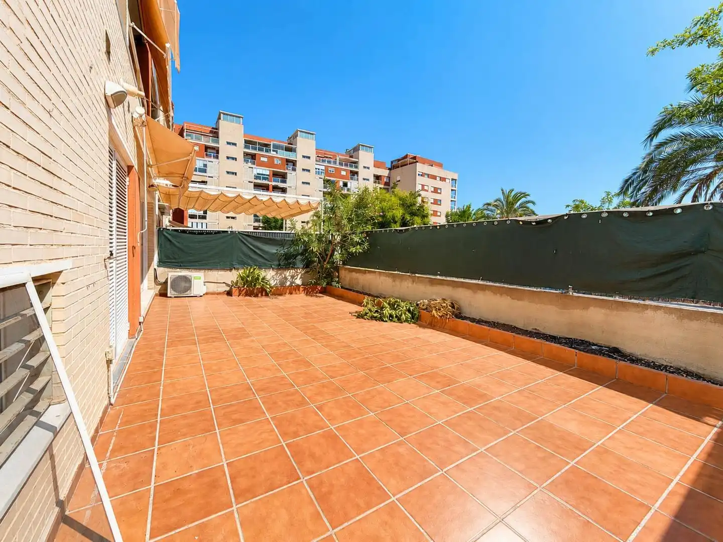 Terrassa de Pis de lloguer en Paterna amb Terrassa i Piscina comunitària