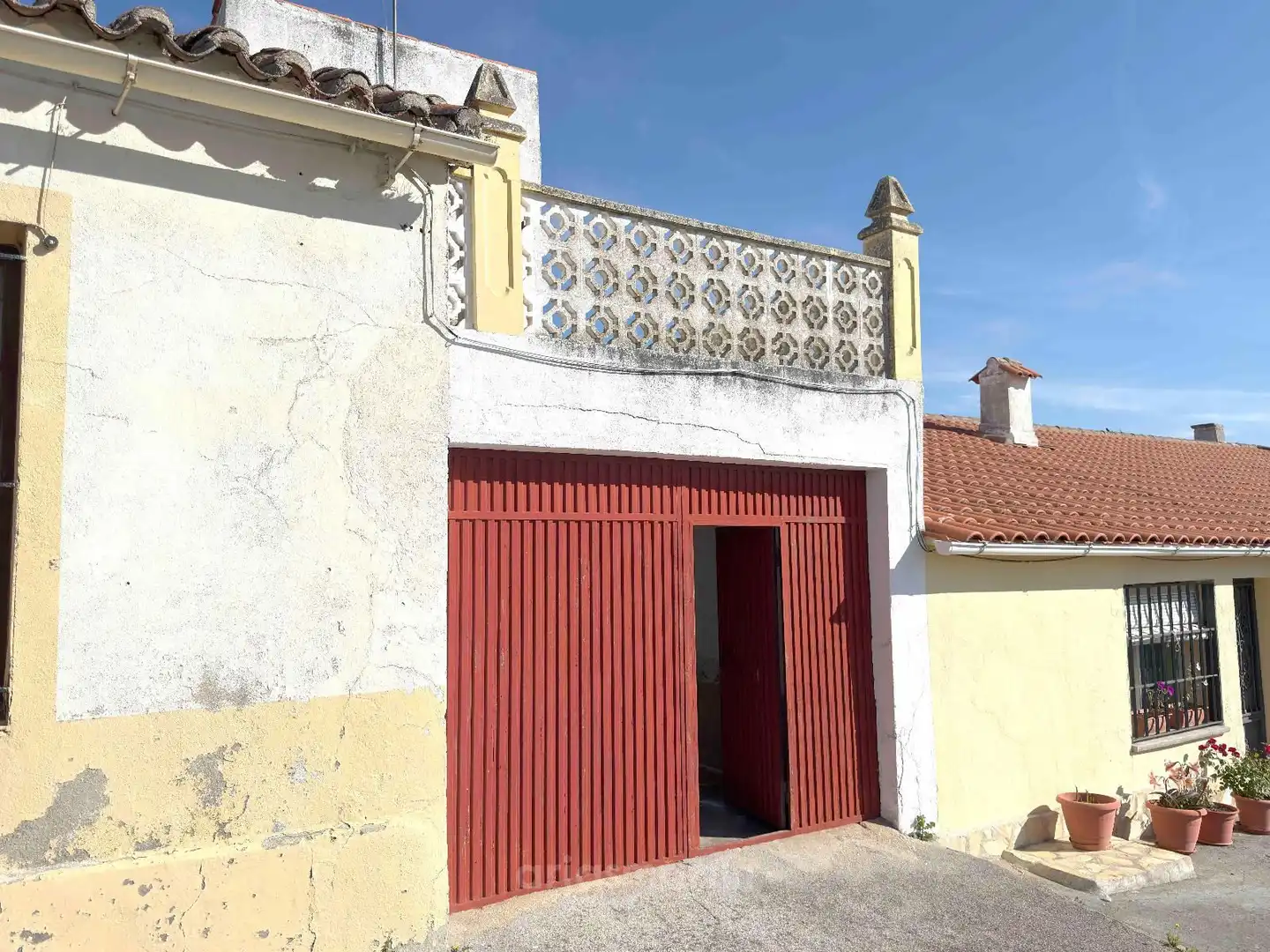 Vista exterior de Casa o xalet en venda en Vecinos amb Terrassa i Moblat