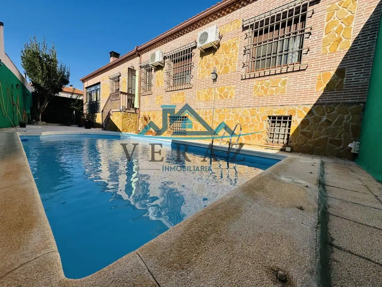 Vista exterior de Casa o chalet en venta en La Pueblanueva con Aire acondicionado, Calefacción y Jardín privado