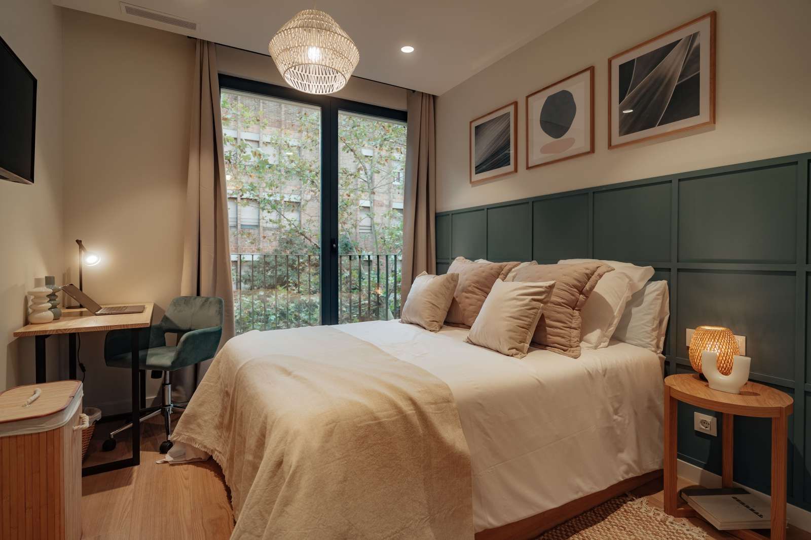 Bedroom of Apartment to share in  Barcelona Capital  with Air Conditioner and Terrace