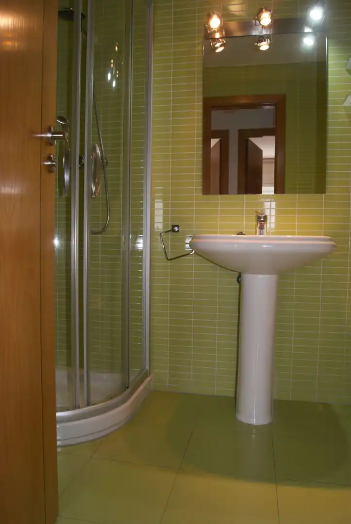 Baño de Piso de alquiler en Ávila con Calefacción y Amueblado