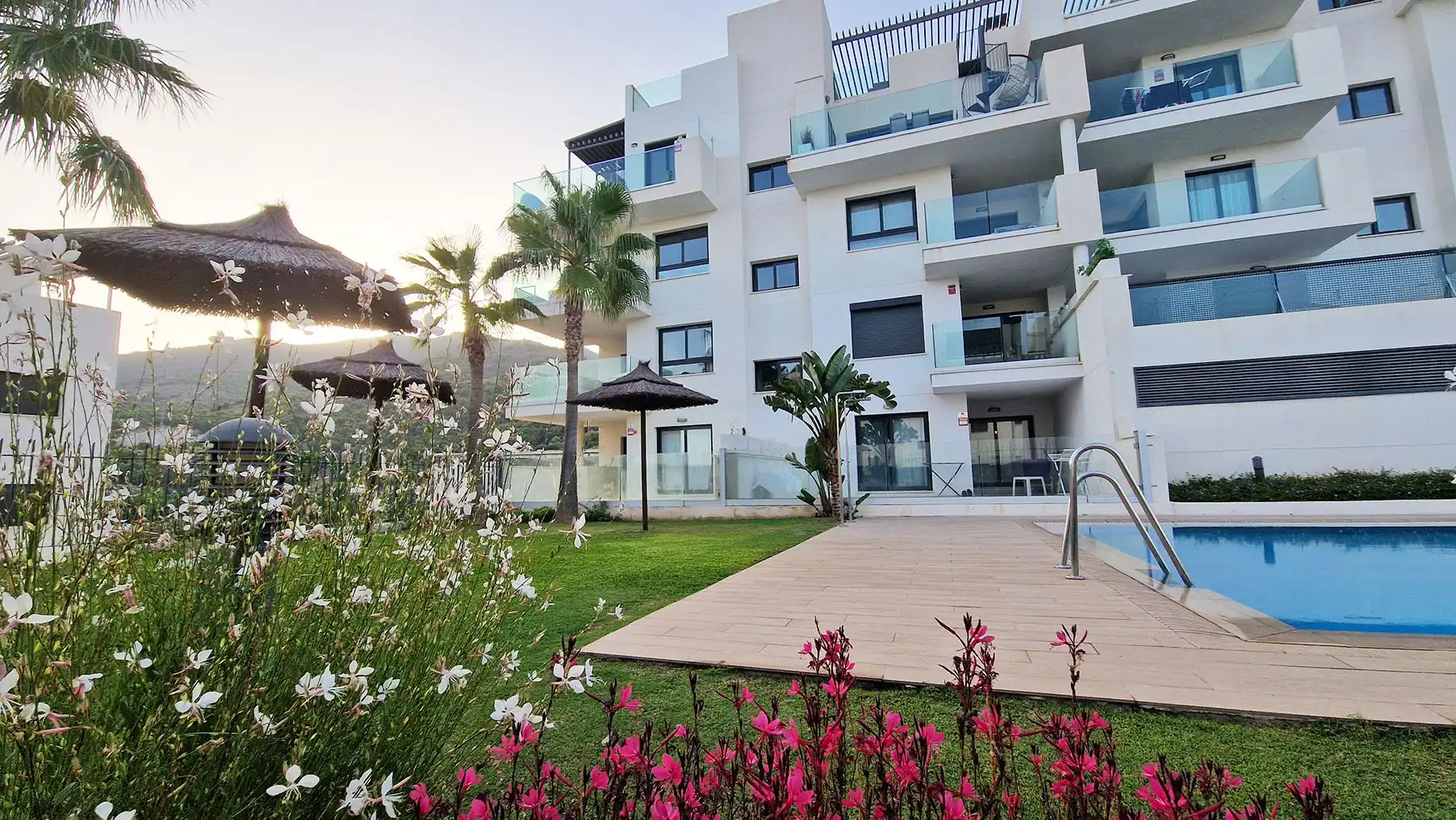 Vista exterior de Piso en venta en Benalmádena con Aire acondicionado, Calefacción y Terraza