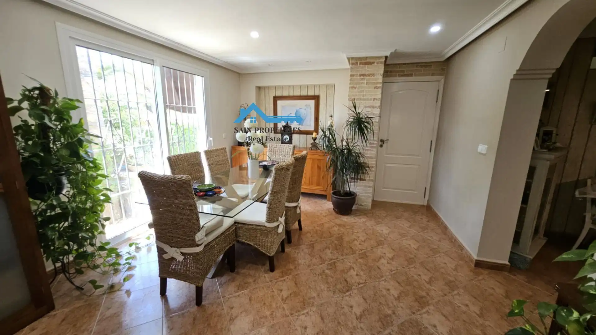 Menjador de Casa o xalet en venda en La Nucia amb Aire condicionat, Calefacció i Jardí privat