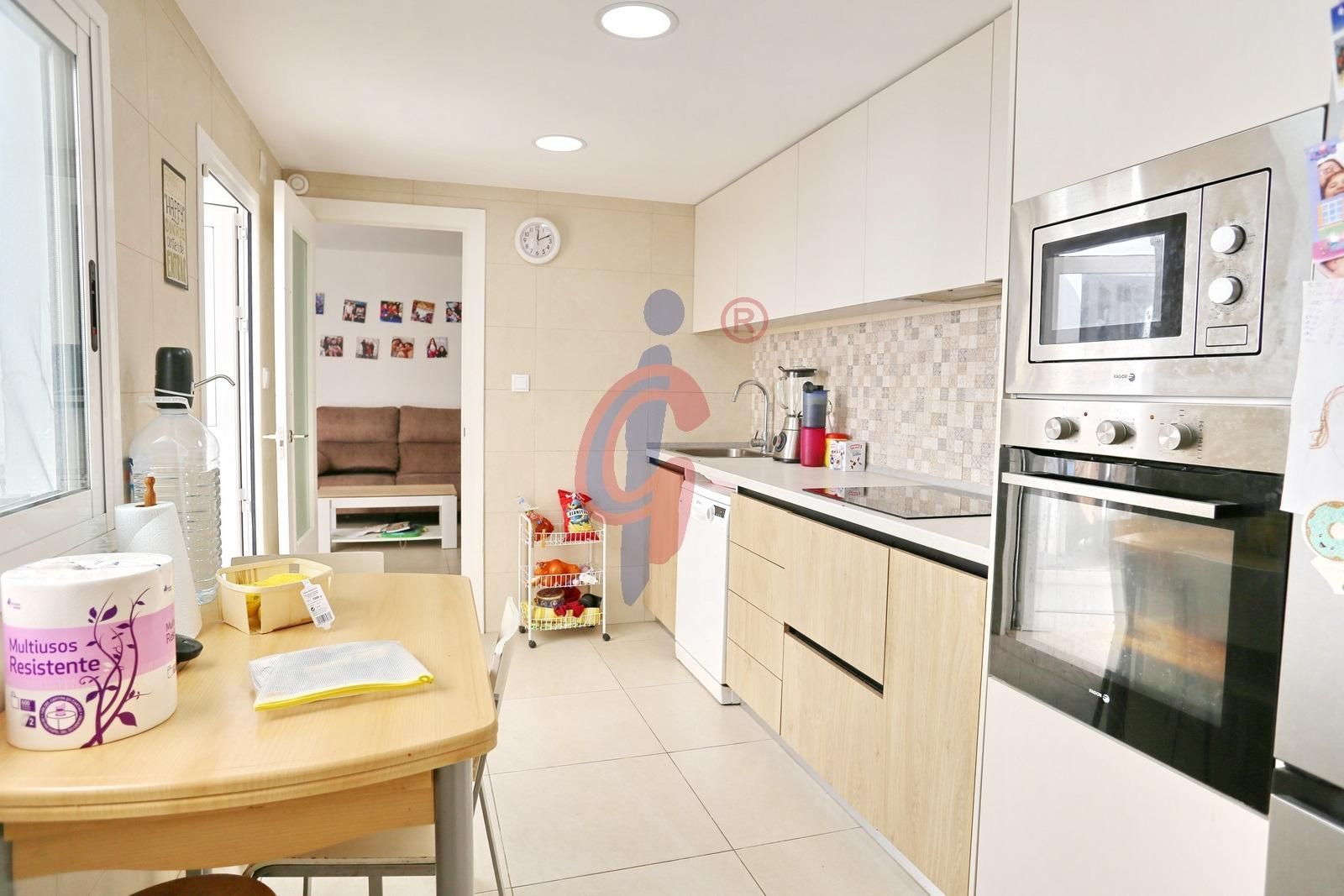 Cuina de Casa o xalet en venda en Guardamar del Segura amb Aire condicionat, Calefacció i Terrassa