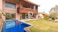 Exterior view of House or chalet for sale in Sant Cugat del Vallès  with Air Conditioner, Heating and Private garden