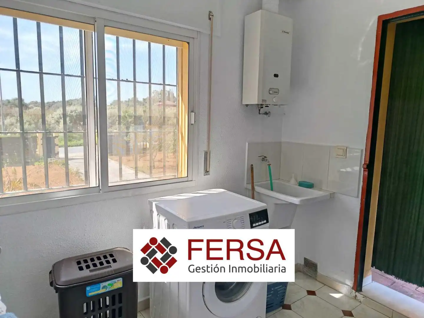 Exterior view of Houses for sale in El Puerto de Santa María  with Private garden, Terrace and Storage room