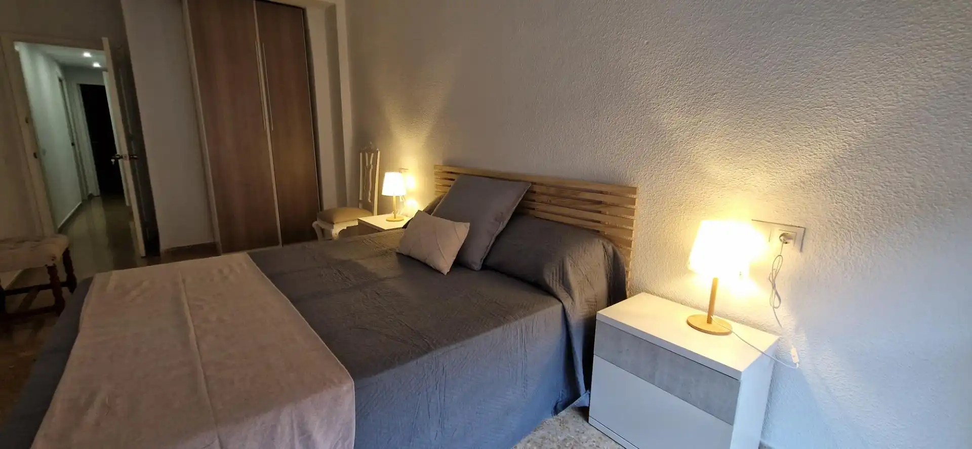 Schlafzimmer von Wohnung zur untervermieten in Córdoba mit Klimaanlage, Abstellraum und Balkon