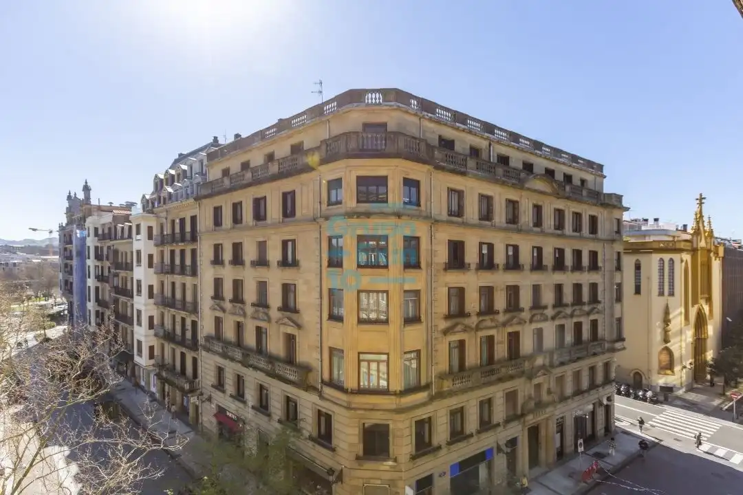 Vista exterior de Piso de alquiler en Donostia - San Sebastián  con Balcón