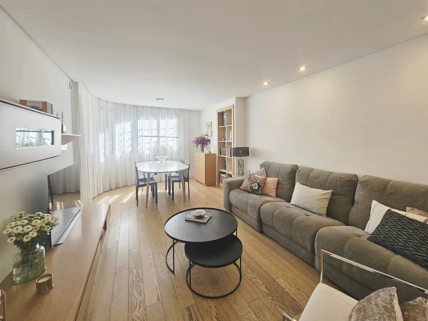 Sala de estar de Casa adosada en venta en Granollers con Aire acondicionado, Calefacción y Jardín privado