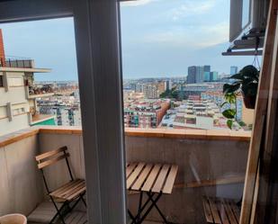 Terrassa de Apartament per a compartir en  Barcelona Capital amb Aire condicionat, Moblat i Forn