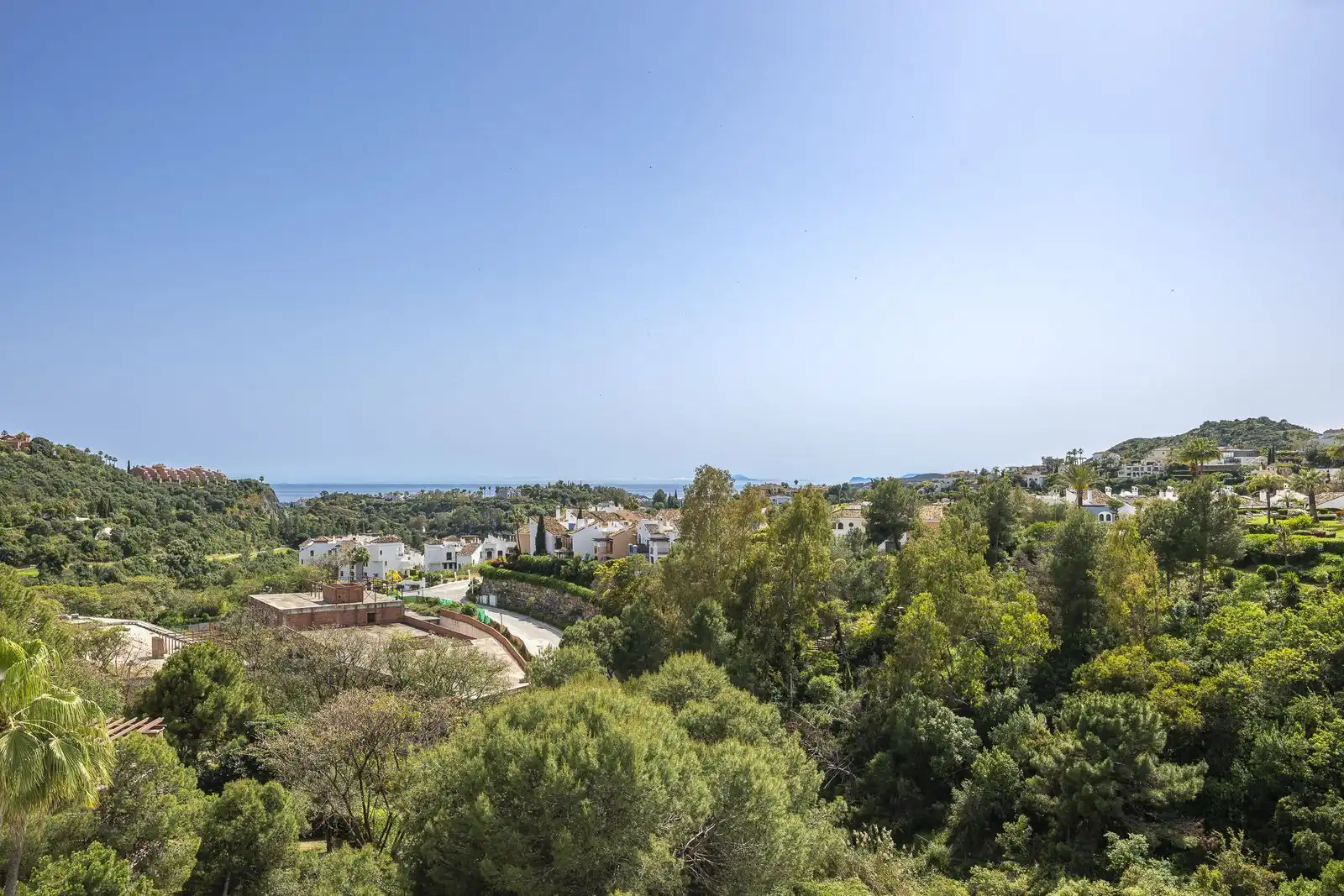 Vista exterior de Dúplex en venta en Benahavís con Aire acondicionado, Terraza y Trastero