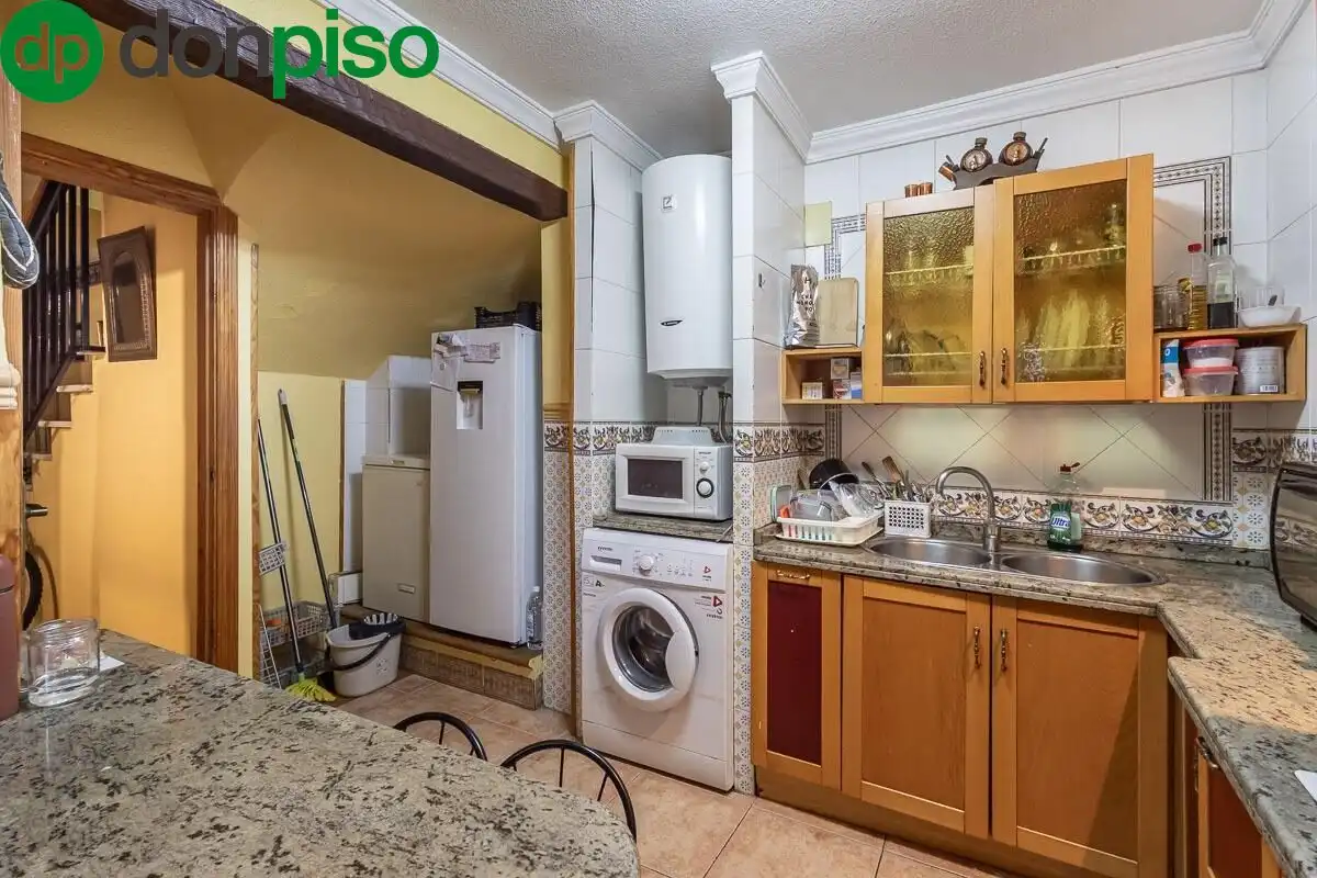 Cuina de Casa o xalet en venda en Granada amb Aire condicionat, Calefacció i Terrassa