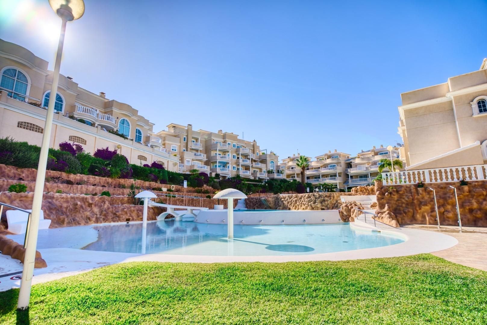 Piscina de Apartament en venda en Guardamar del Segura amb Aire condicionat, Terrassa i Traster