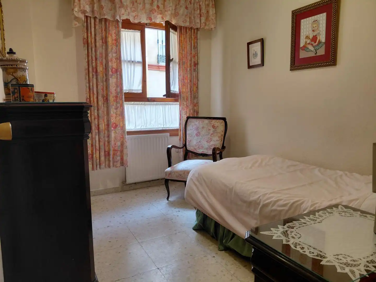 Bedroom of Flat for sale in Sevilla  with Air Conditioner, Heating and Storage room