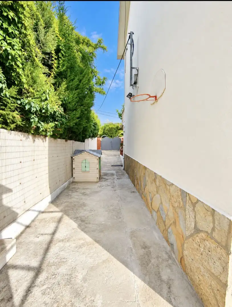 Vista exterior de Casa o xalet en venda en Esparreguera amb Calefacció, Terrassa i Traster