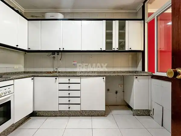 Küche von Wohnung zum Verkauf in Nigrán mit Heizung, Parkett und Abstellraum