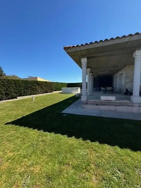 Terrassa de Casa o xalet en venda en Calvarrasa de Arriba amb Calefacció, Jardí privat i Terrassa