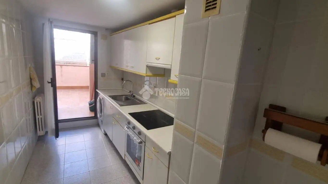 Cuina de Pis de lloguer en Zaragoza amb Aire condicionat, Calefacció i Terrassa