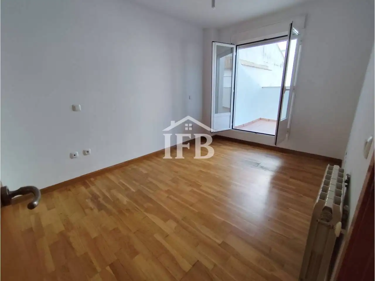 Dormitori de Casa o xalet en venda en Badajoz amb Aire condicionat, Calefacció i Jardí privat