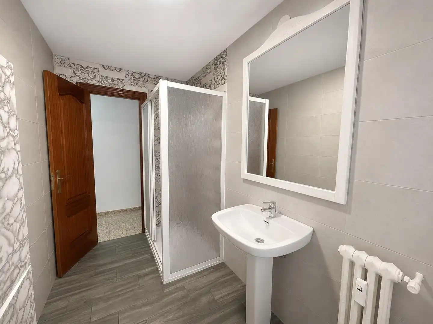 Bathroom of Flat for rent in Granada  with Furnished and Balcony