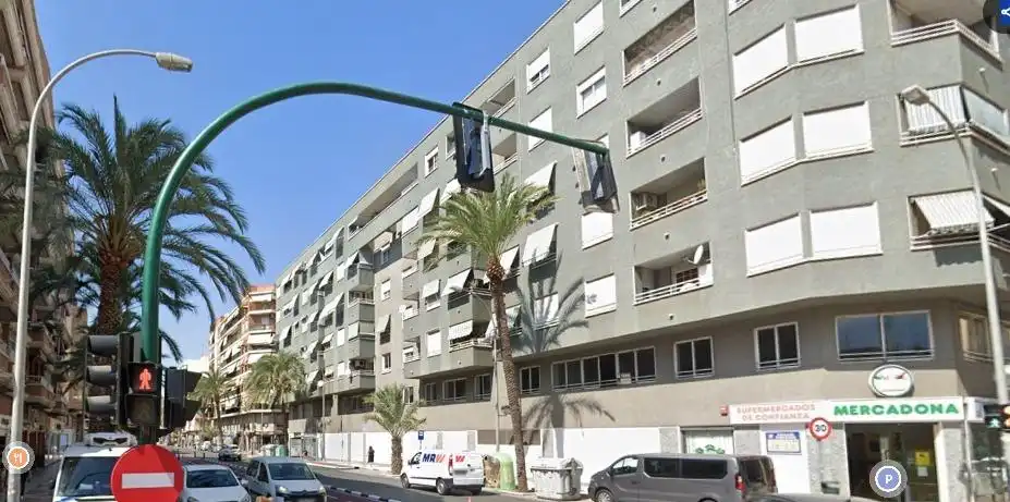 Vista exterior de Piso en venta en Elche / Elx
