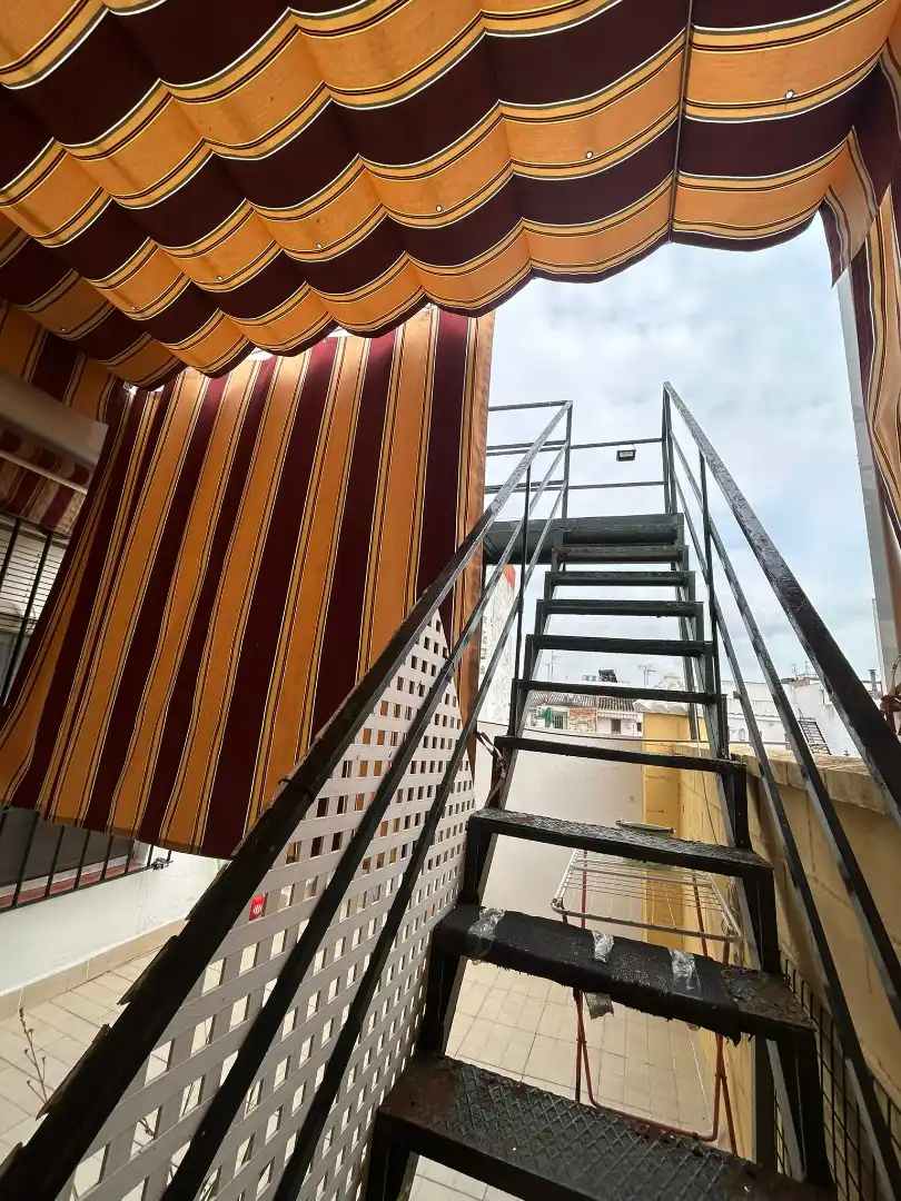 Vista exterior de Piso en venta en Villaverde del Río con Aire acondicionado, Terraza y Trastero